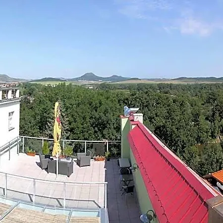 Caramell Hotell Louny