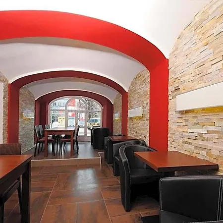 Hotell Caramell Louny