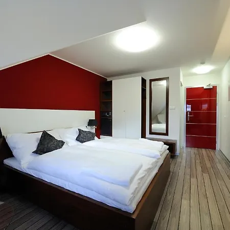 Caramell 3* Louny